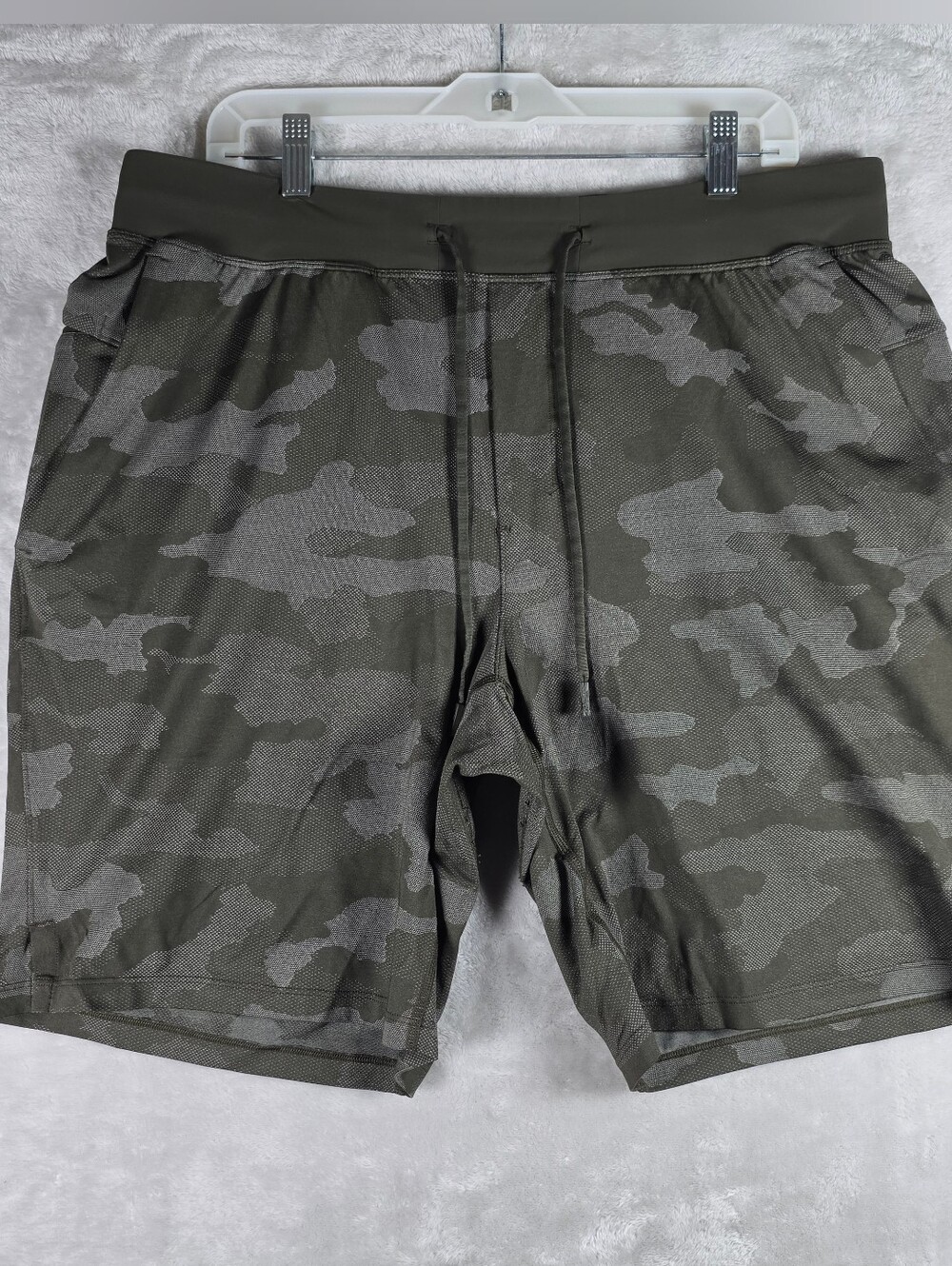 Lululemon T.H.E. Linerless Shorts Mens Extra Large Green Camo 9.5” Inseam Gym